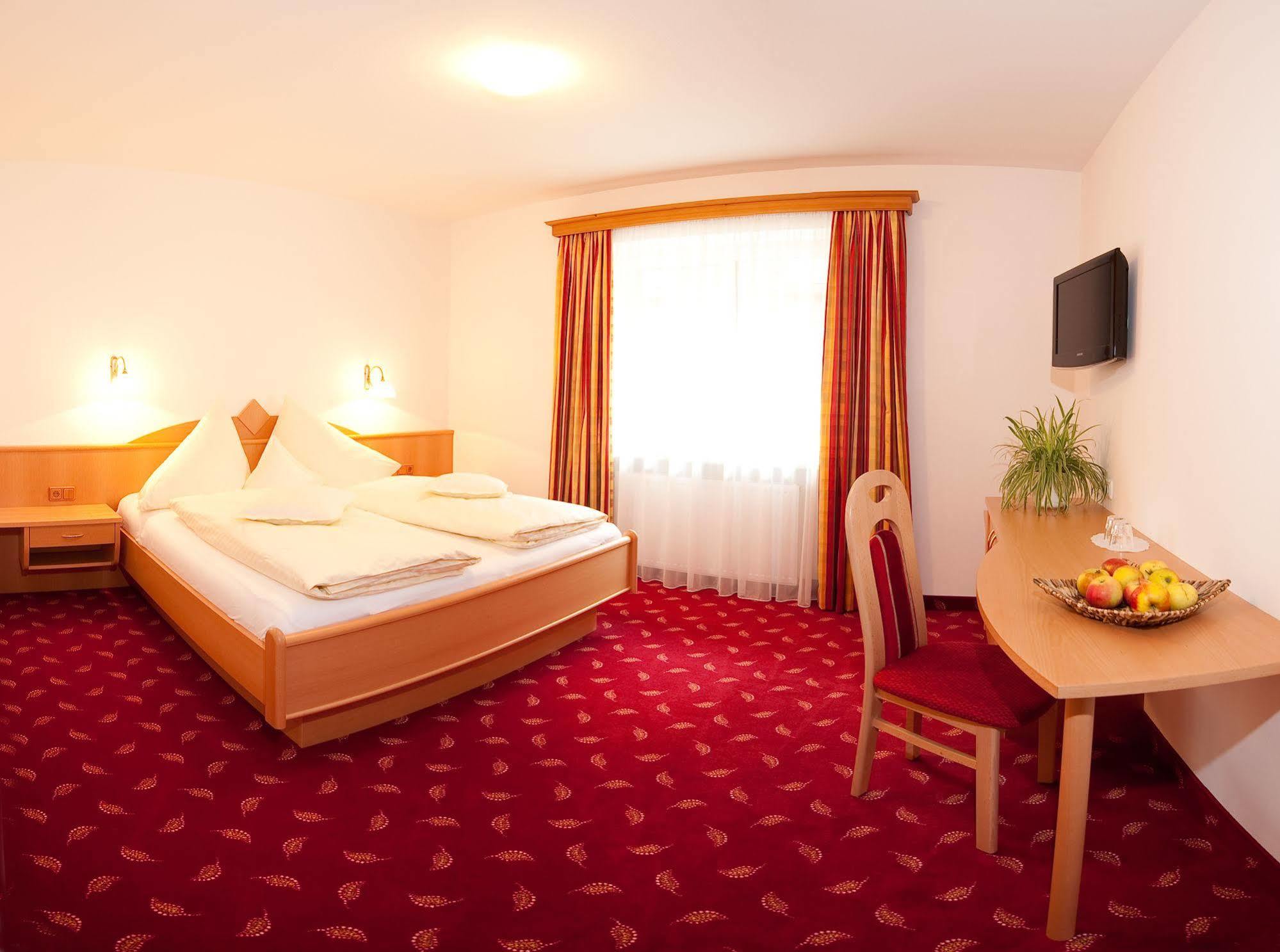 Fruehstueckshotel Birkenhof Раурис Екстериор снимка